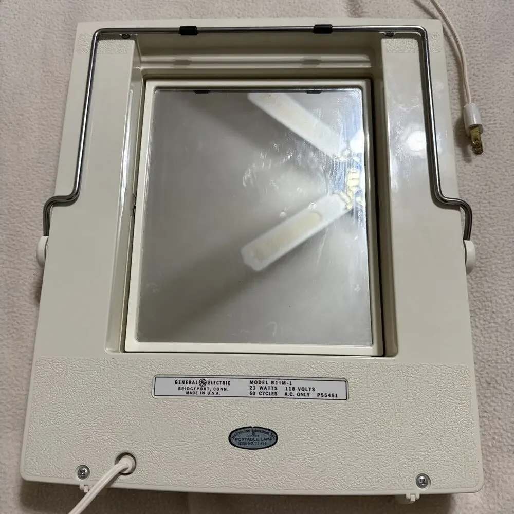 General Electric Lighted Makeup Mirror Vanity Day Office Home Vintage 70s Tested
